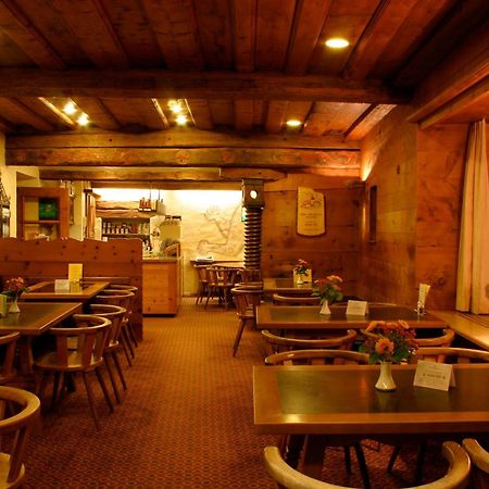 Hotel Weisses Kreuz Bergün Extérieur photo
