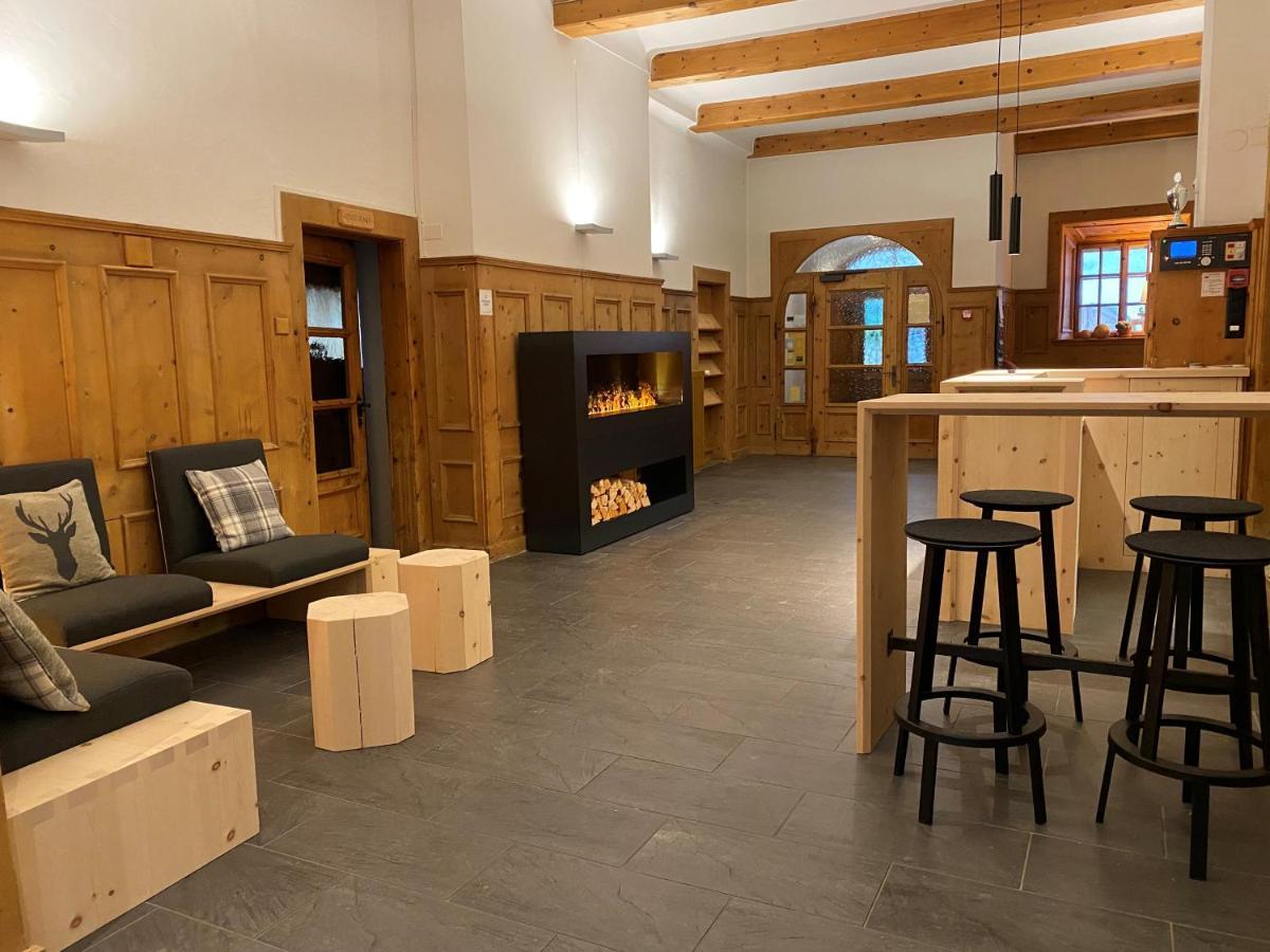 Hotel Weisses Kreuz Bergün Extérieur photo