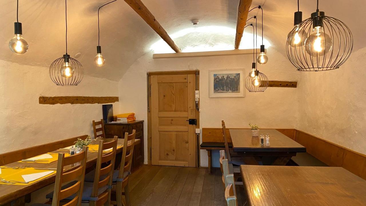 Hotel Weisses Kreuz Bergün Extérieur photo