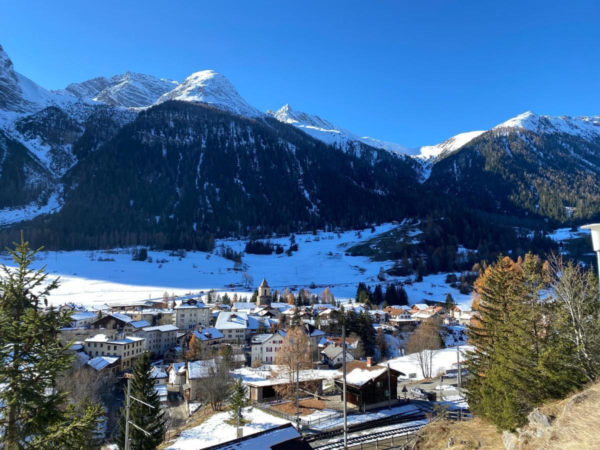 Hotel Weisses Kreuz Bergün Extérieur photo