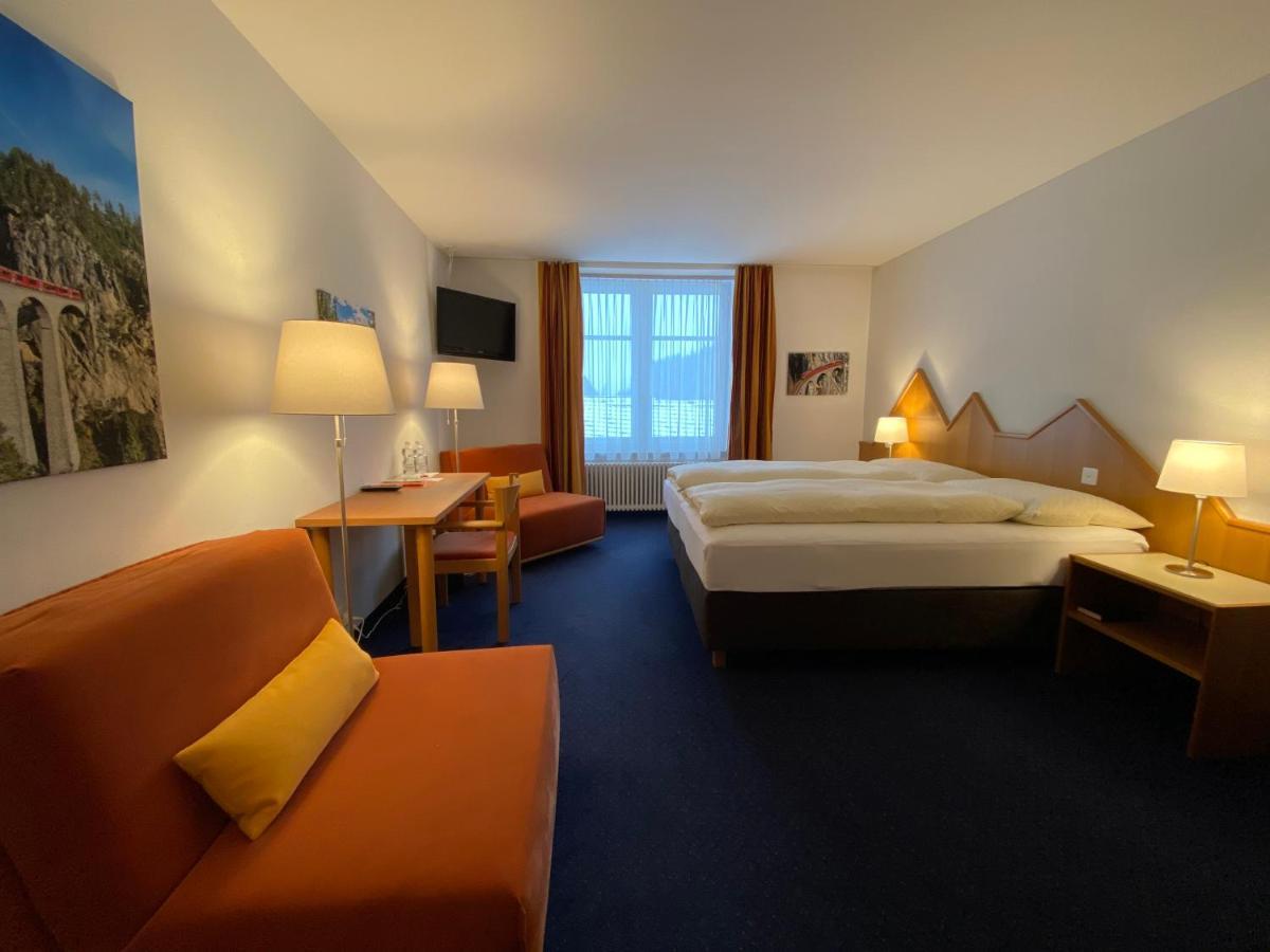 Hotel Weisses Kreuz Bergün Extérieur photo