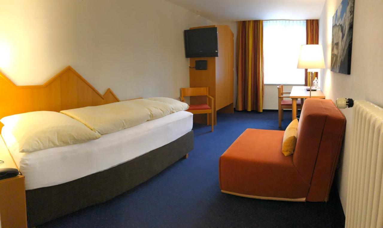 Hotel Weisses Kreuz Bergün Extérieur photo