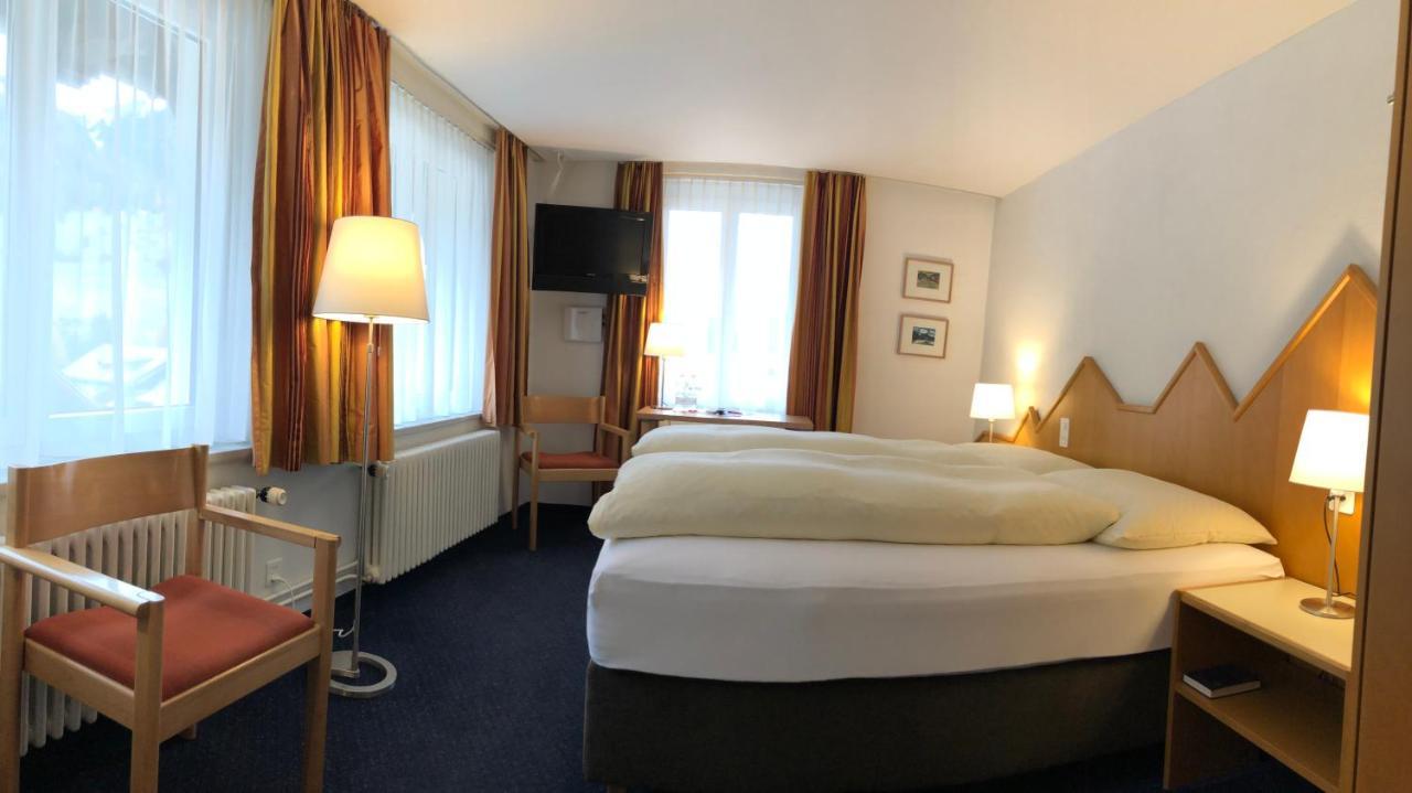 Hotel Weisses Kreuz Bergün Extérieur photo