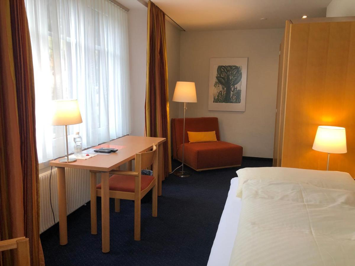 Hotel Weisses Kreuz Bergün Extérieur photo