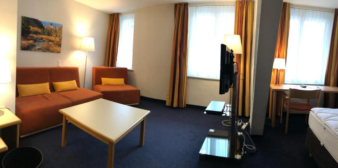 Hotel Weisses Kreuz Bergün Extérieur photo