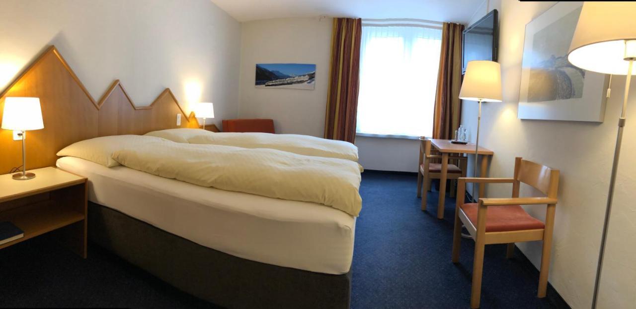 Hotel Weisses Kreuz Bergün Extérieur photo