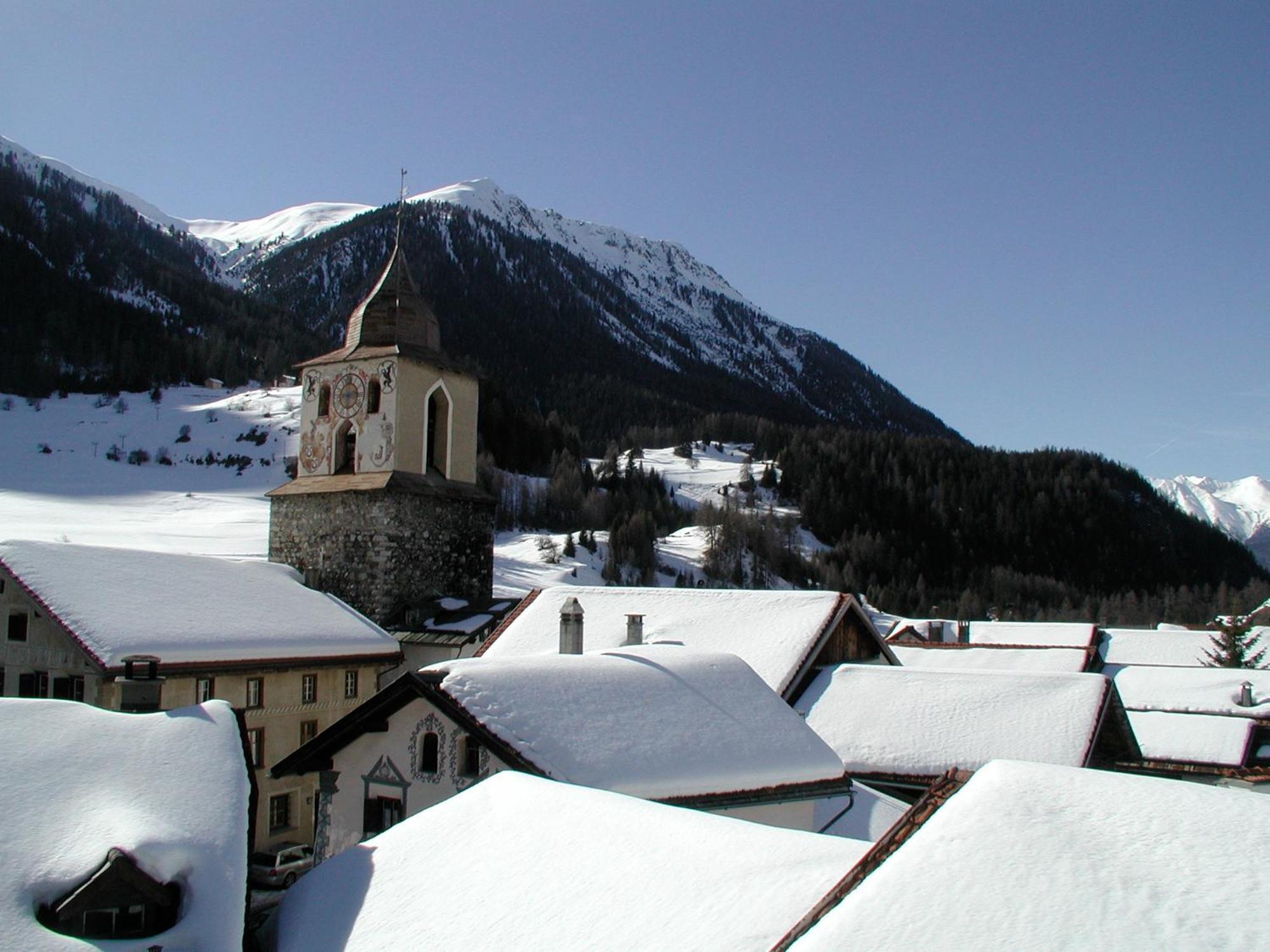 Hotel Weisses Kreuz Bergün Extérieur photo