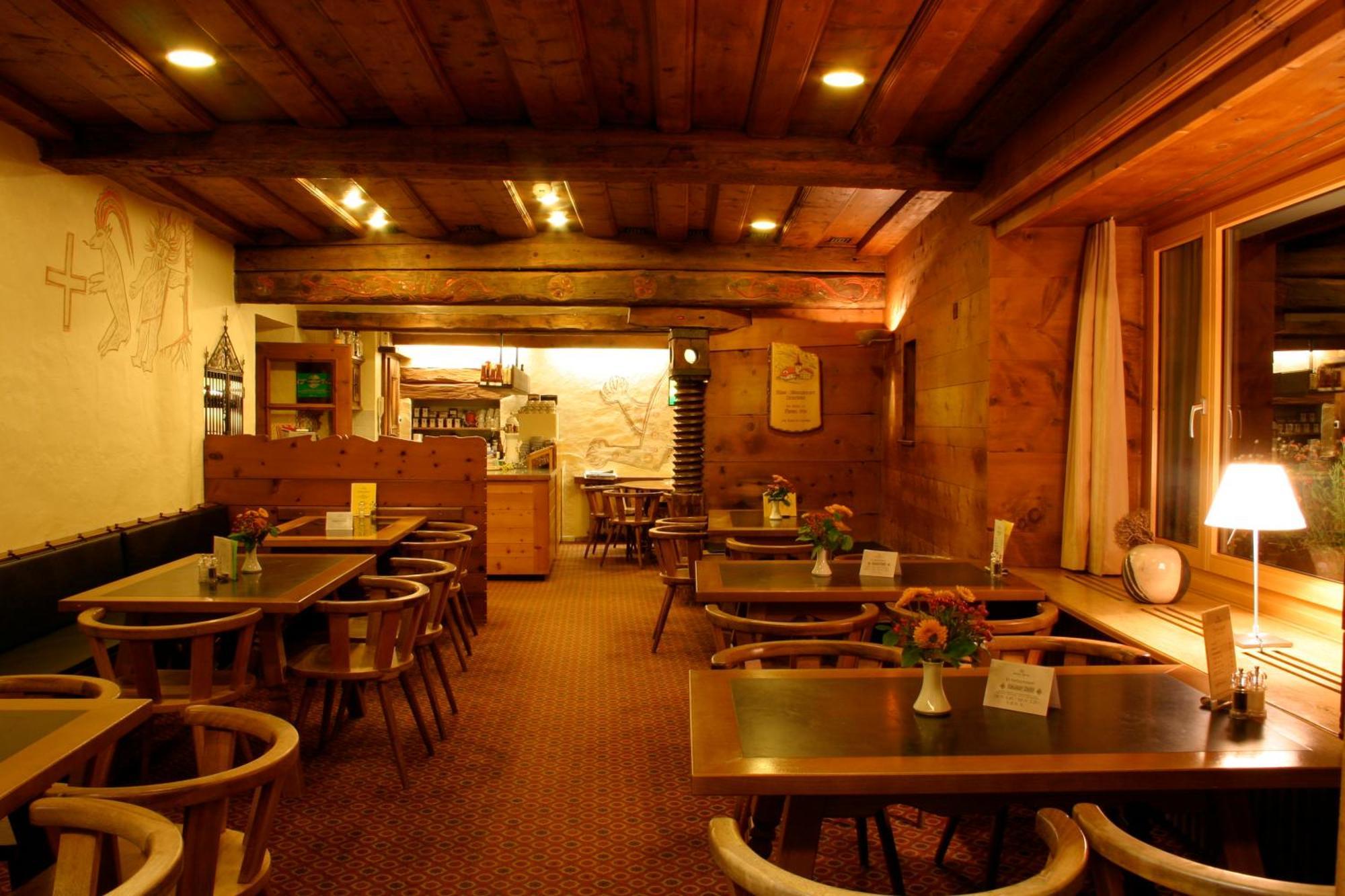 Hotel Weisses Kreuz Bergün Extérieur photo