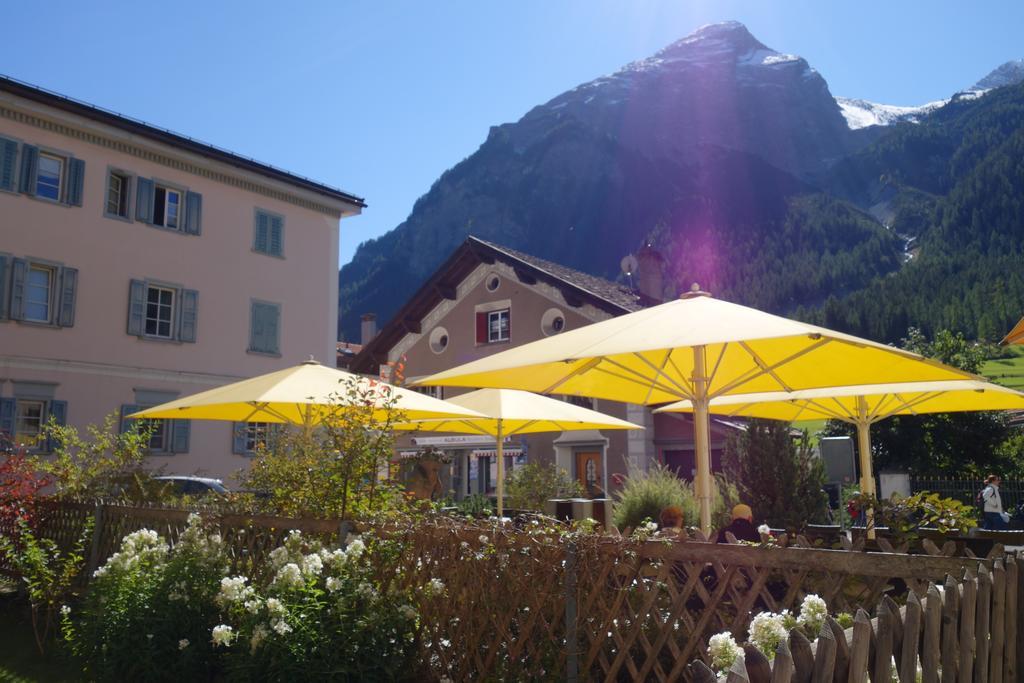 Hotel Weisses Kreuz Bergün Extérieur photo