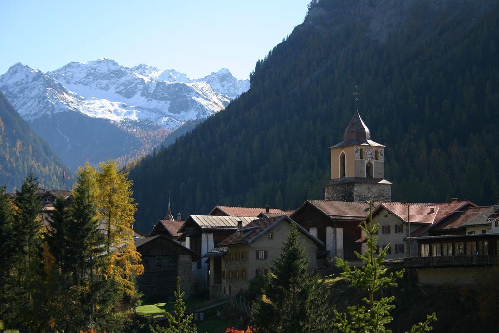 Hotel Weisses Kreuz Bergün Extérieur photo
